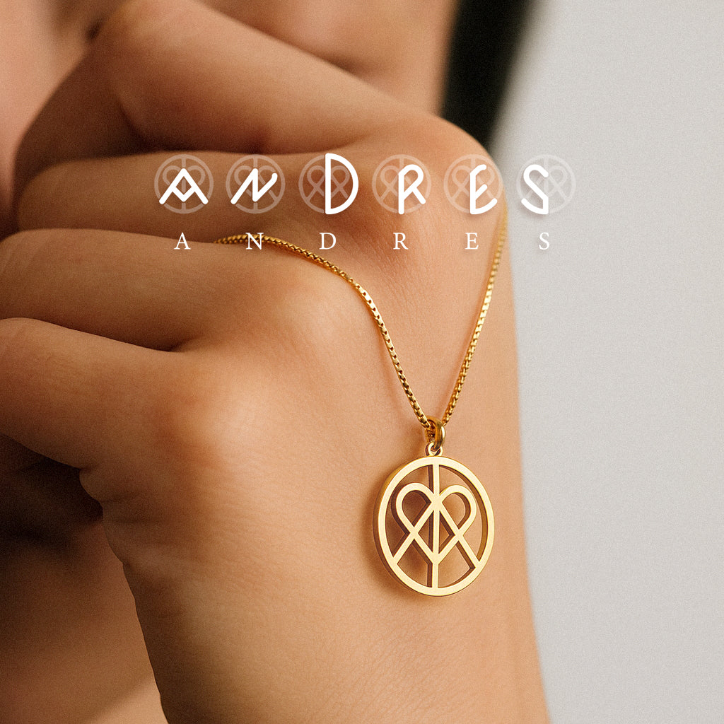 Personlig monogramhalskæde med navn eller navne