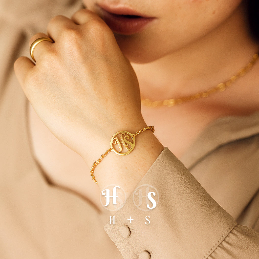 Monogramarmband med initialer