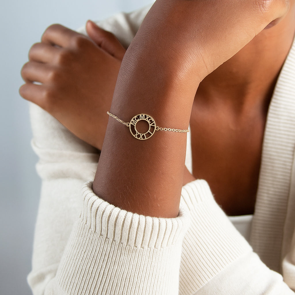 Romerskt datum med tryck i cirkelarmband