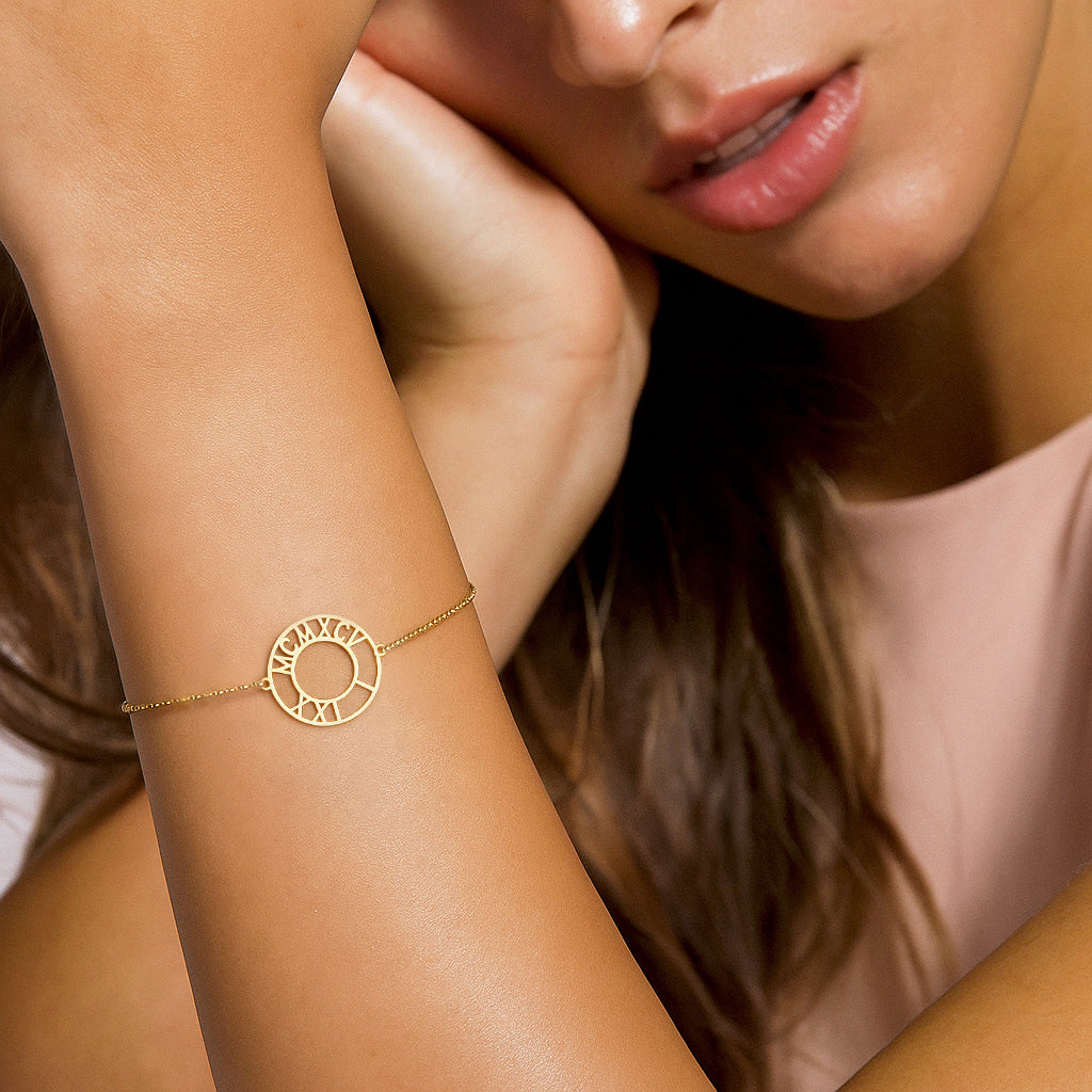 Romerskt datum med tryck i cirkelarmband